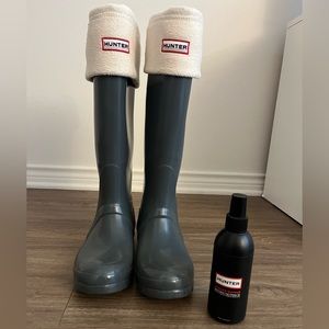 Tall Grey Hunter Boots, Off White 100% polyester socks, and rubber buffer bundle
